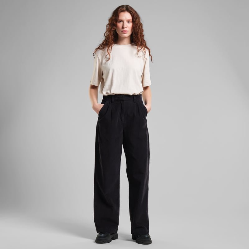 Vickeleby Organic Cotton Corduroy Pleated Trousers in Off-White - Image 5