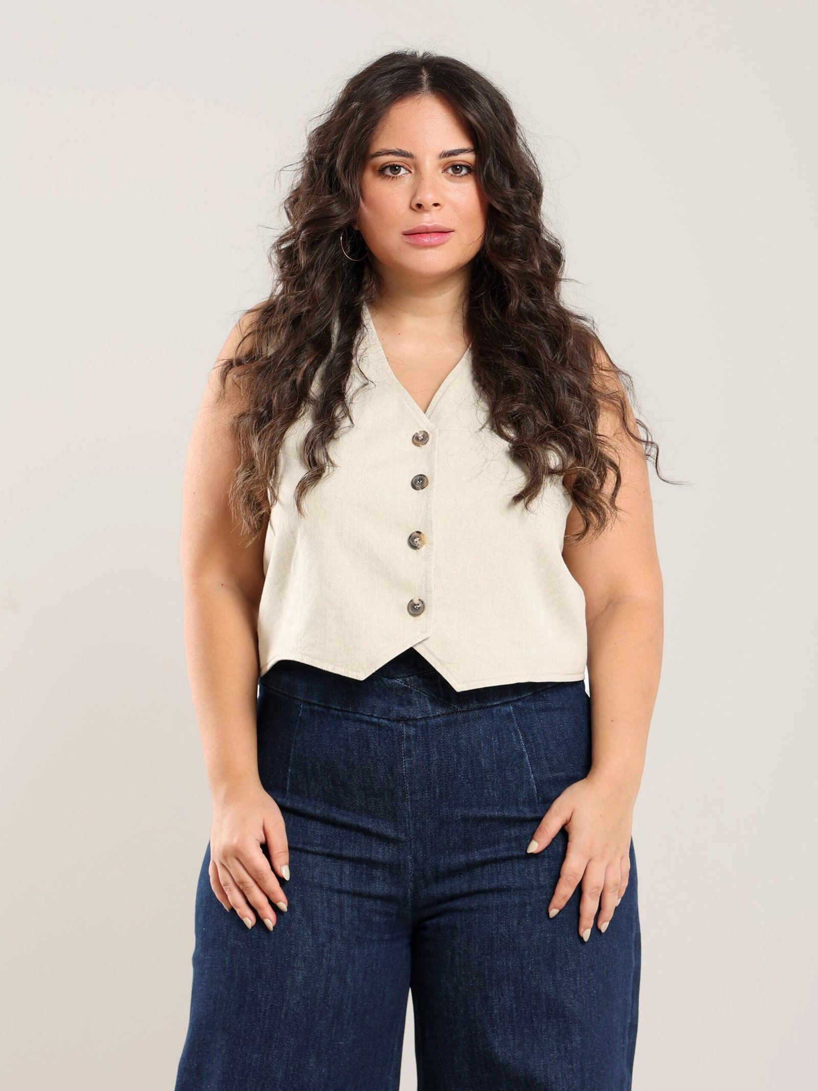 Charlie Short Vest in Desert Sand - Image 4