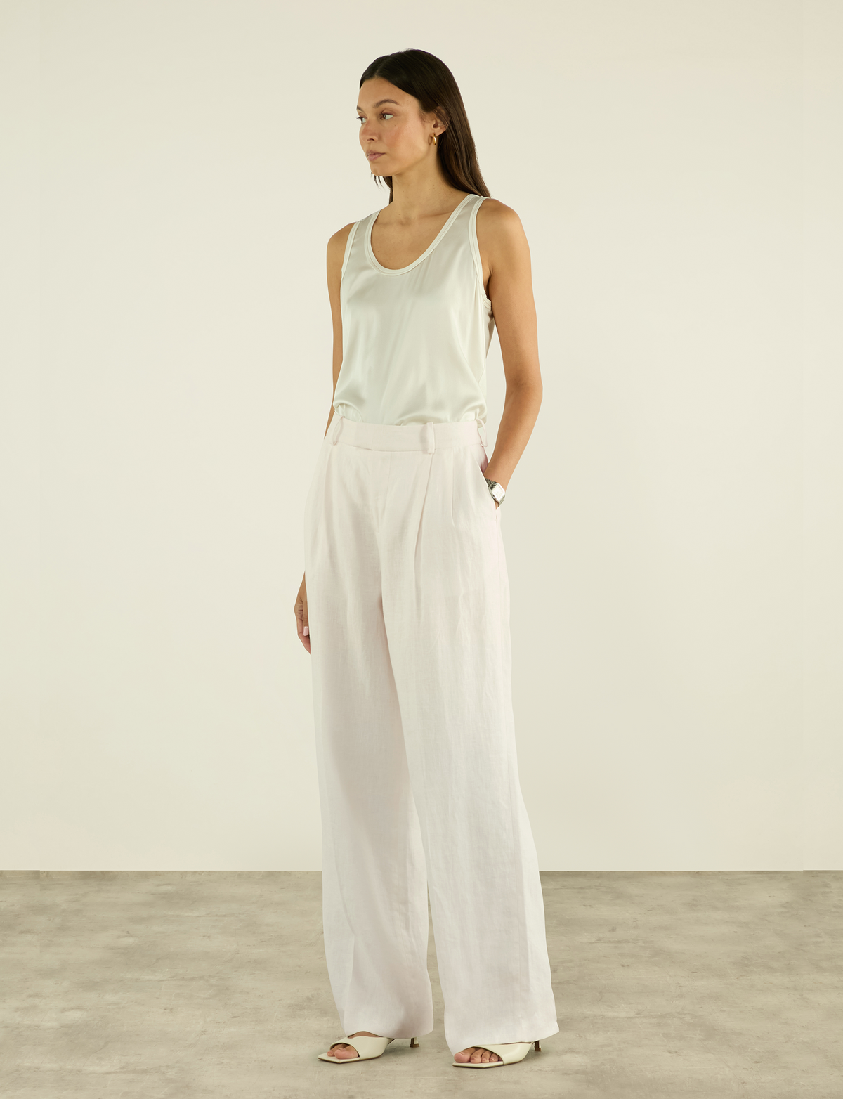 Linen Rampling High Waisted Wide Leg Trouser in Navy - Image 3