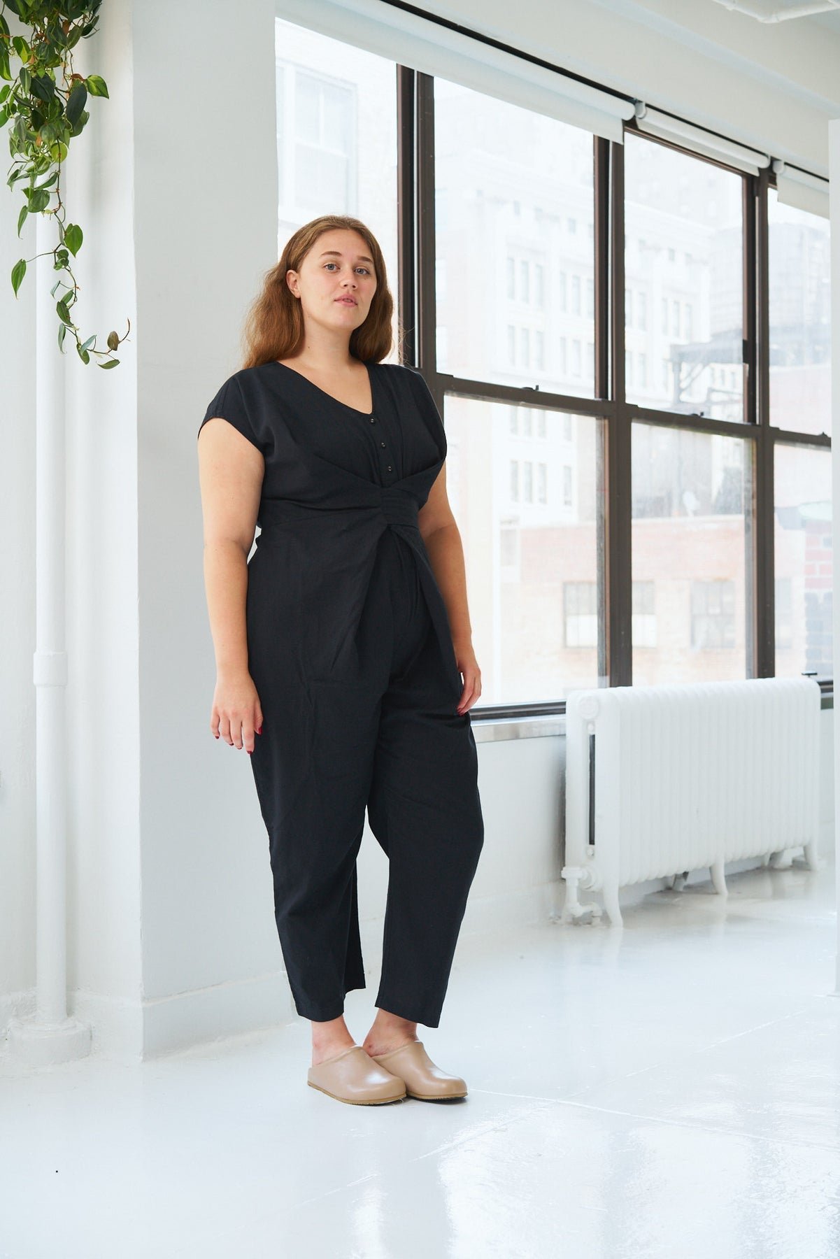 Venus Wrapped Jumpsuit in Cotton and Linen- Black - Image 4