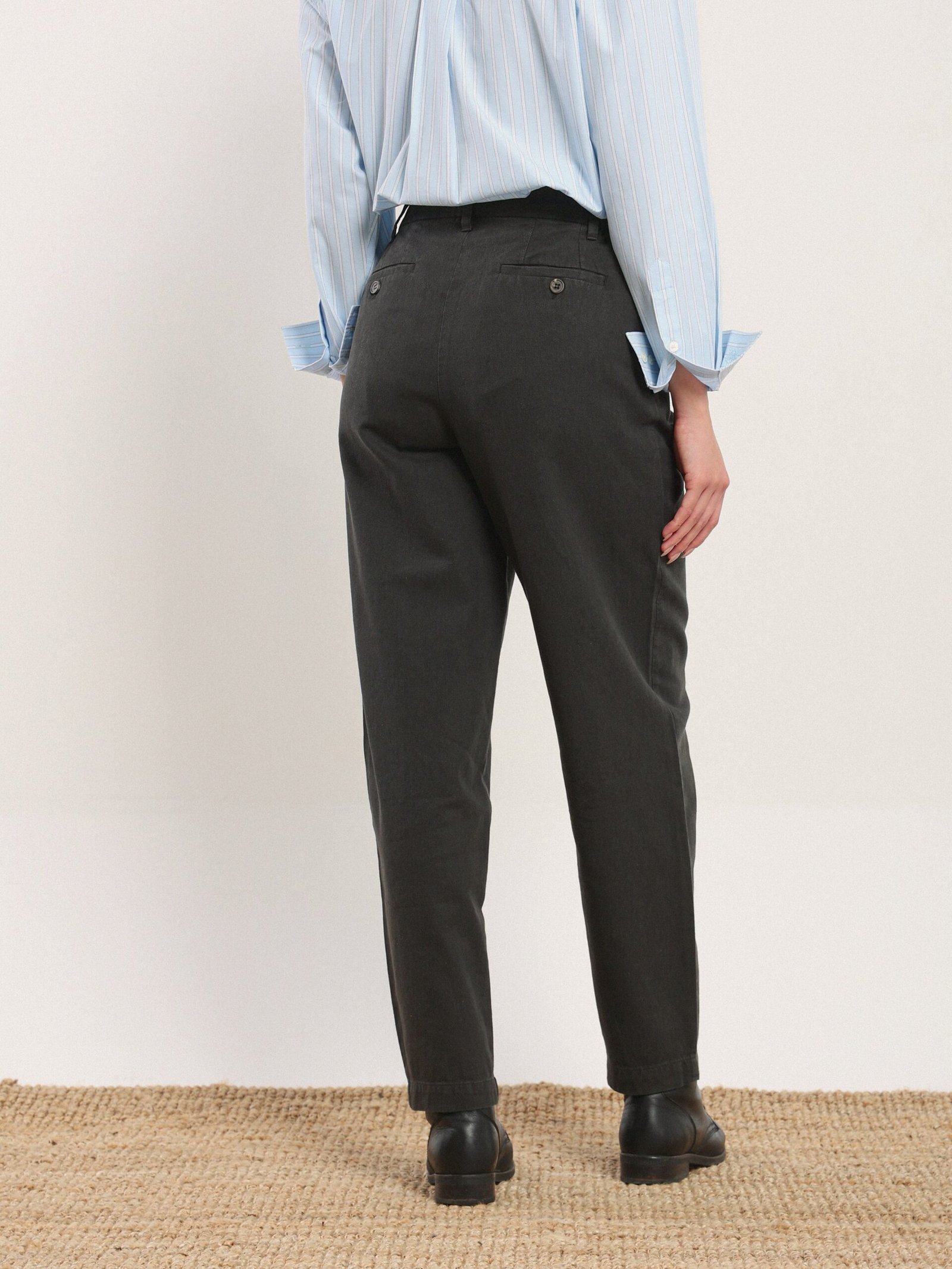 Ranya Pleated Trouser in Nile Silt - Image 4