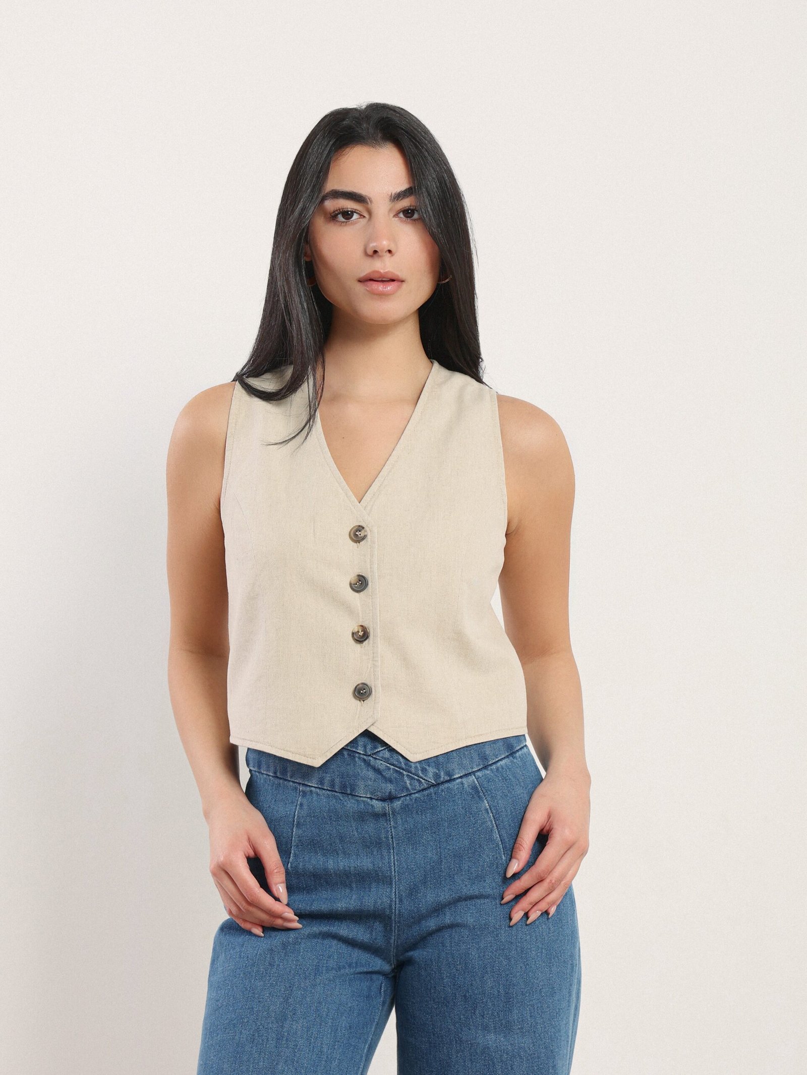 Charlie Short Vest in Desert Sand