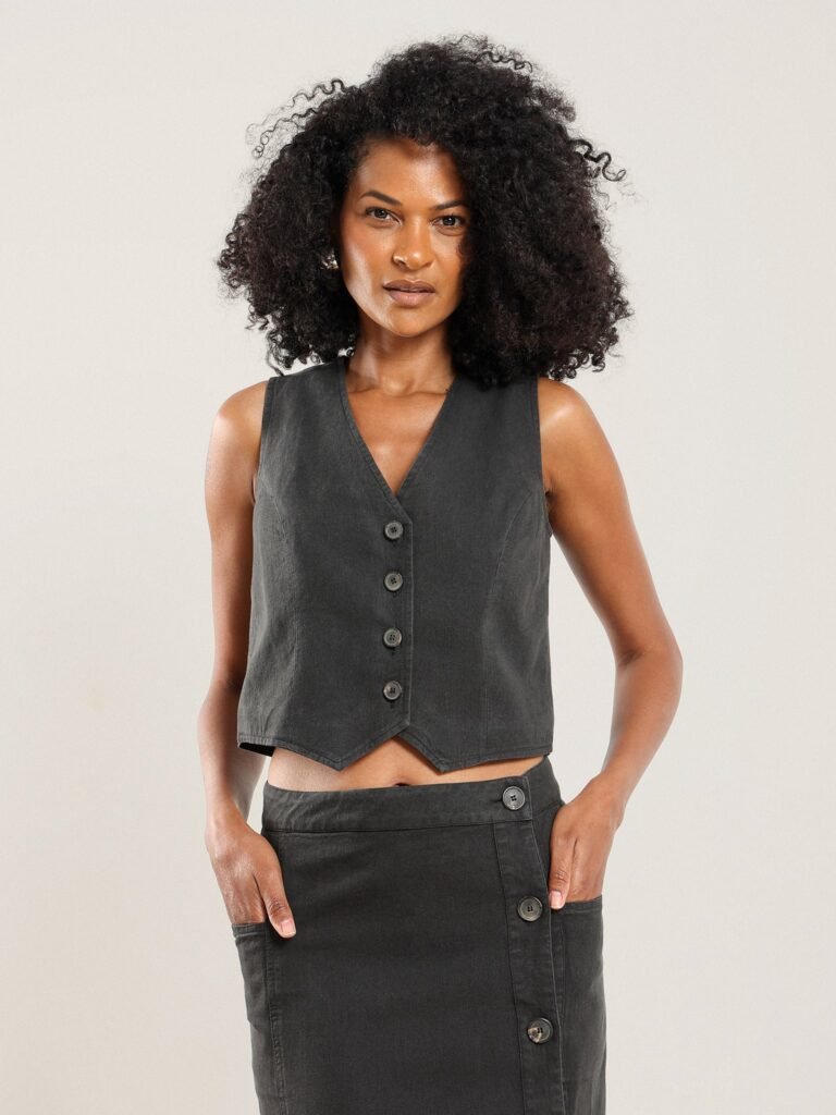 Charlie Short Vest in Nile Silt