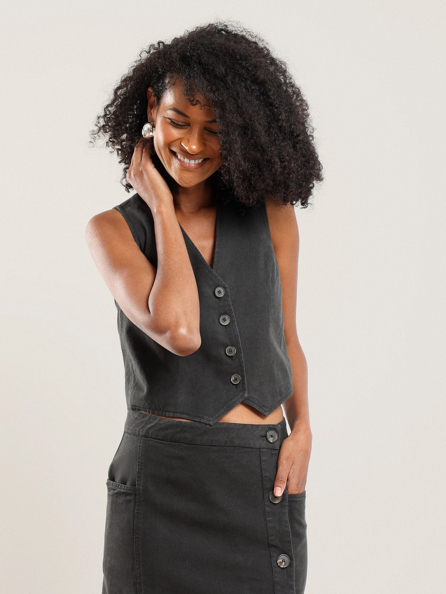 Charlie Short Vest in Nile Silt - Image 4