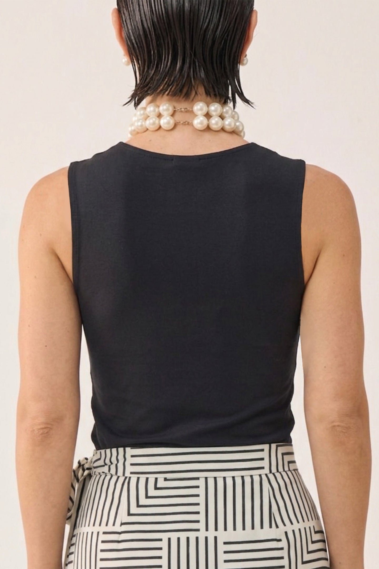 Regular Sweetheart Neck Top in Black - Image 2