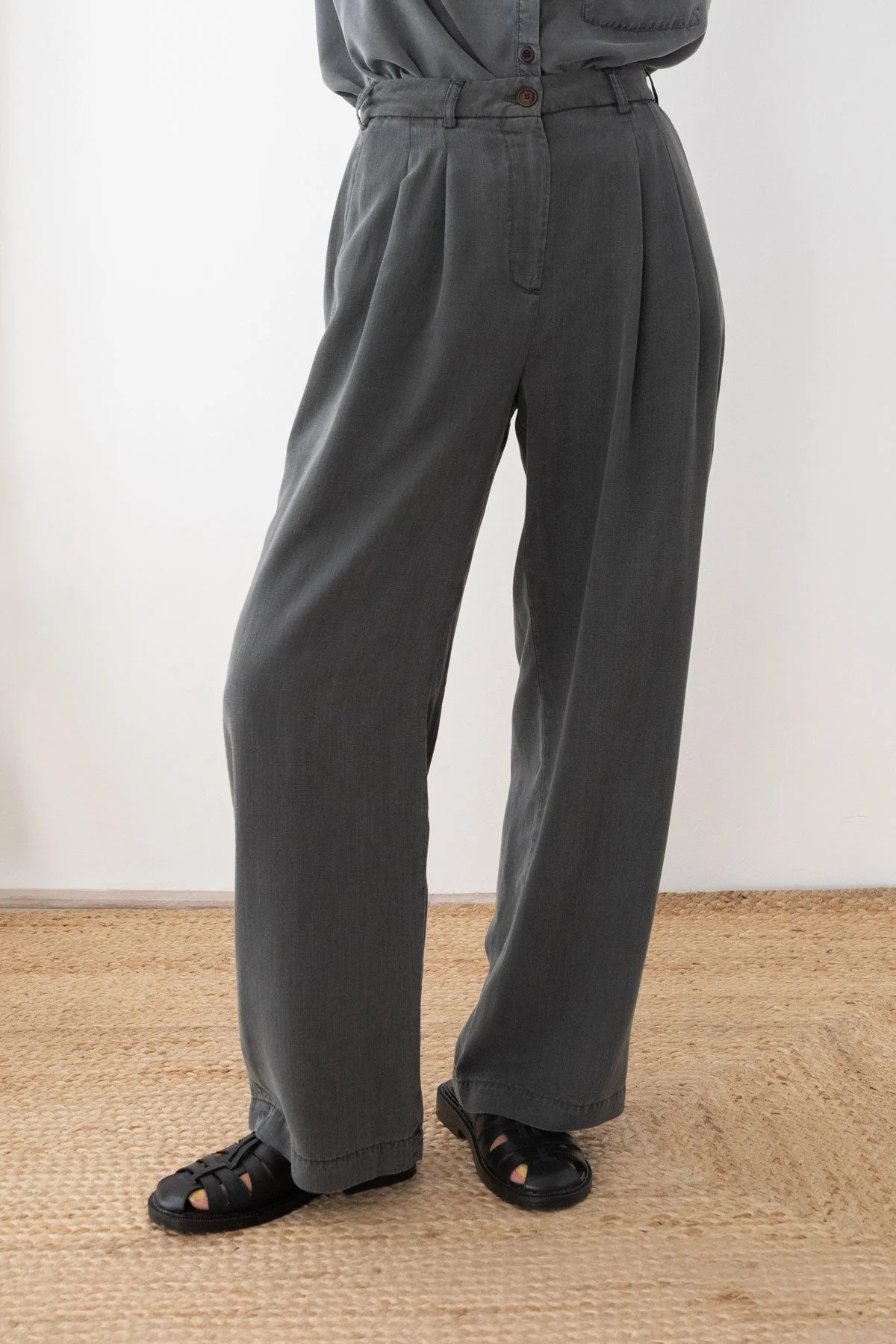 Mesquida Tencel Pants in Dark Gray