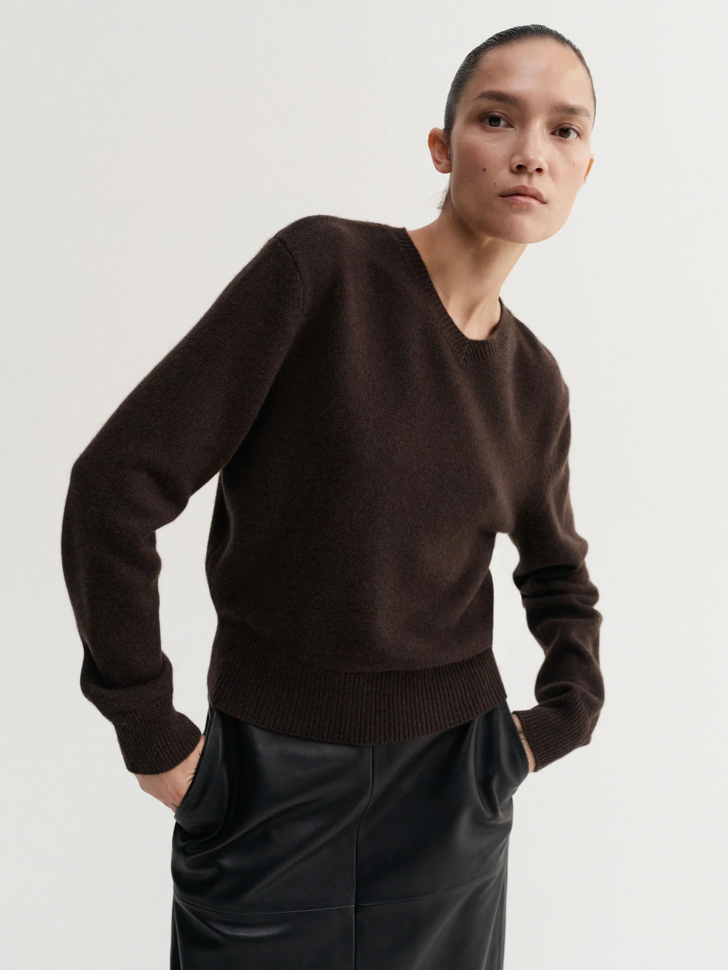 Gaelle V-neck Organic Cashmere Sweater in Brown