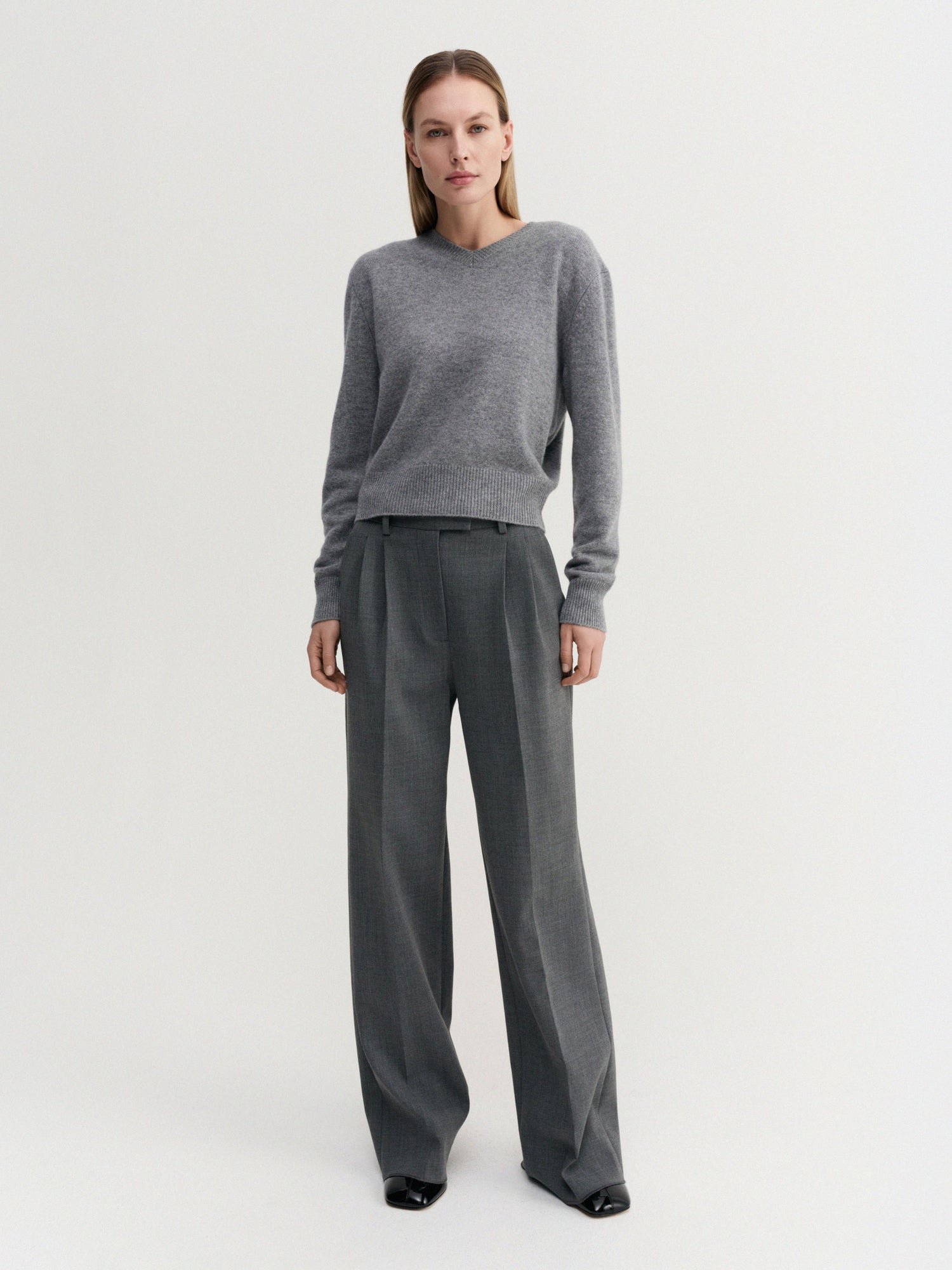 Gaelle V-neck Organic Cashmere Sweater in Grey