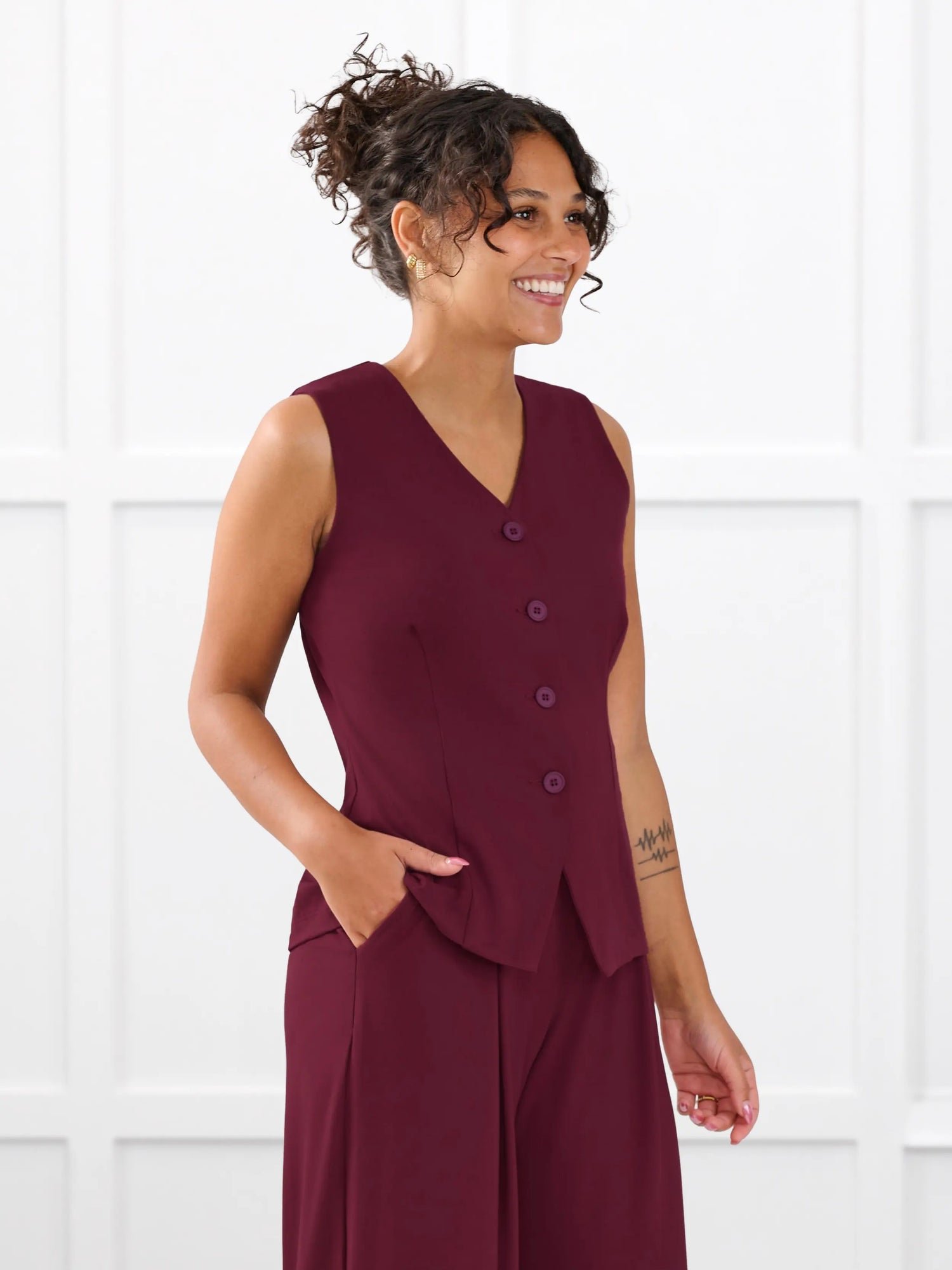 Alba tailored stretchy vest in Navy - Image 5