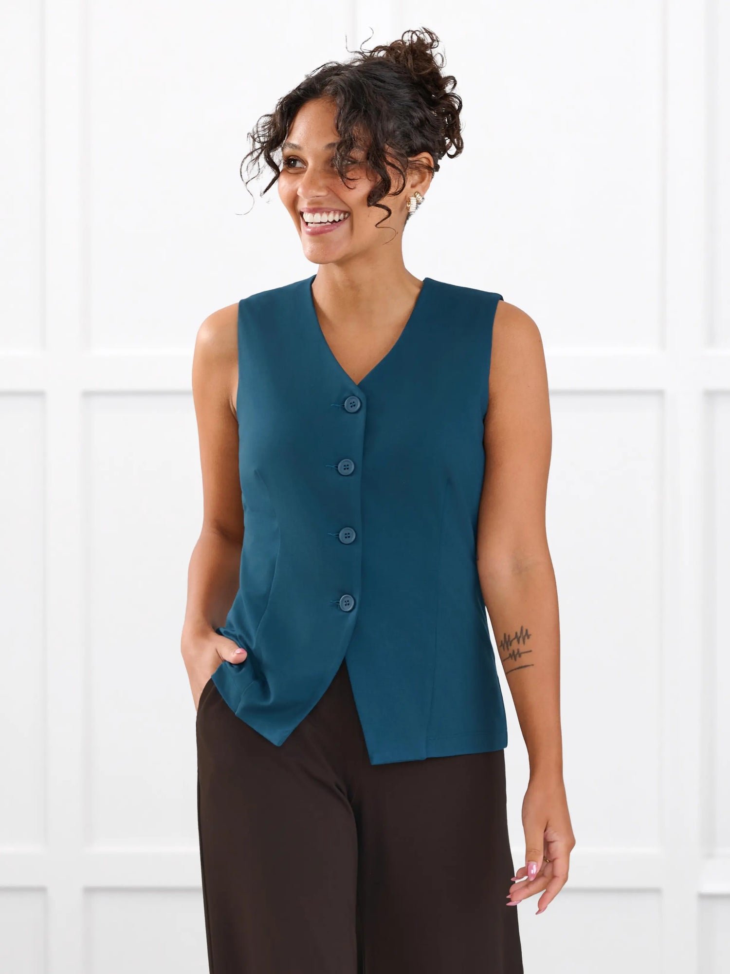 Alba tailored stretchy vest in Navy - Image 11
