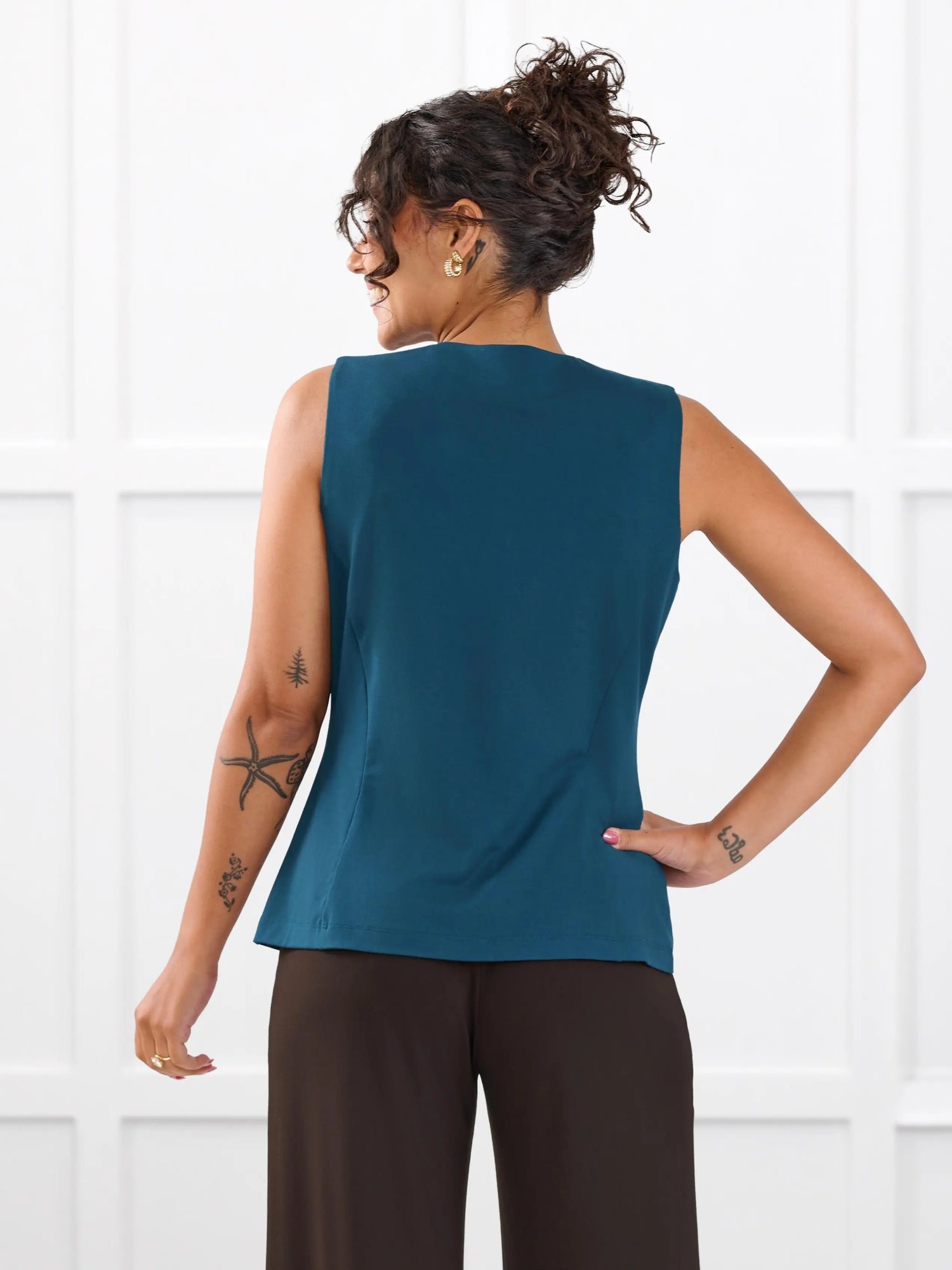 Alba tailored stretchy vest in Navy - Image 12